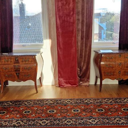 Lila Rummet - Rum Naera Bad Och Centrum, 1 Tr Upp - Saengklaeder & Handdukar Ingar Färjestaden Buitenkant foto