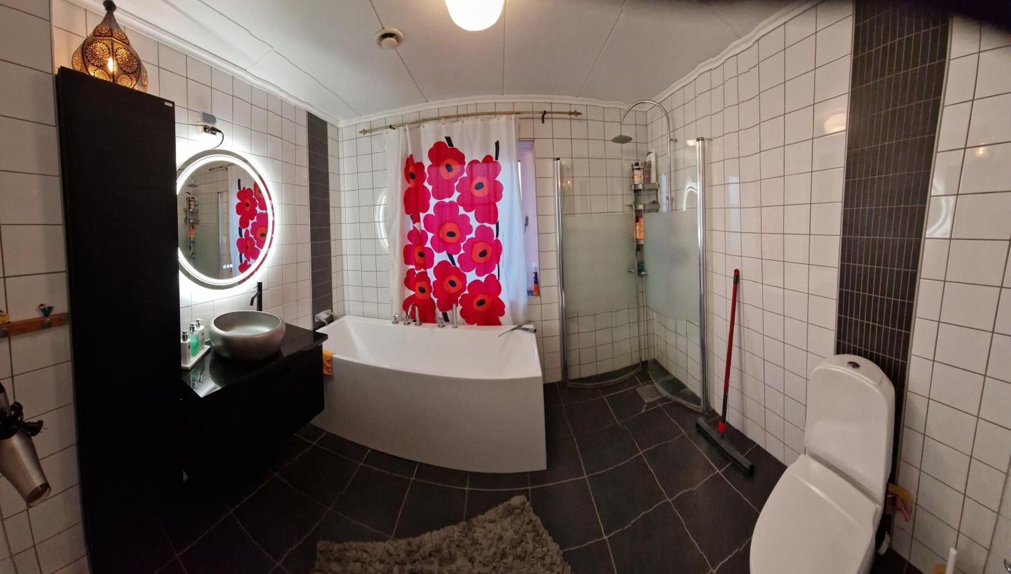 Lila Rummet - Rum Naera Bad Och Centrum, 1 Tr Upp - Saengklaeder & Handdukar Ingar Färjestaden Buitenkant foto