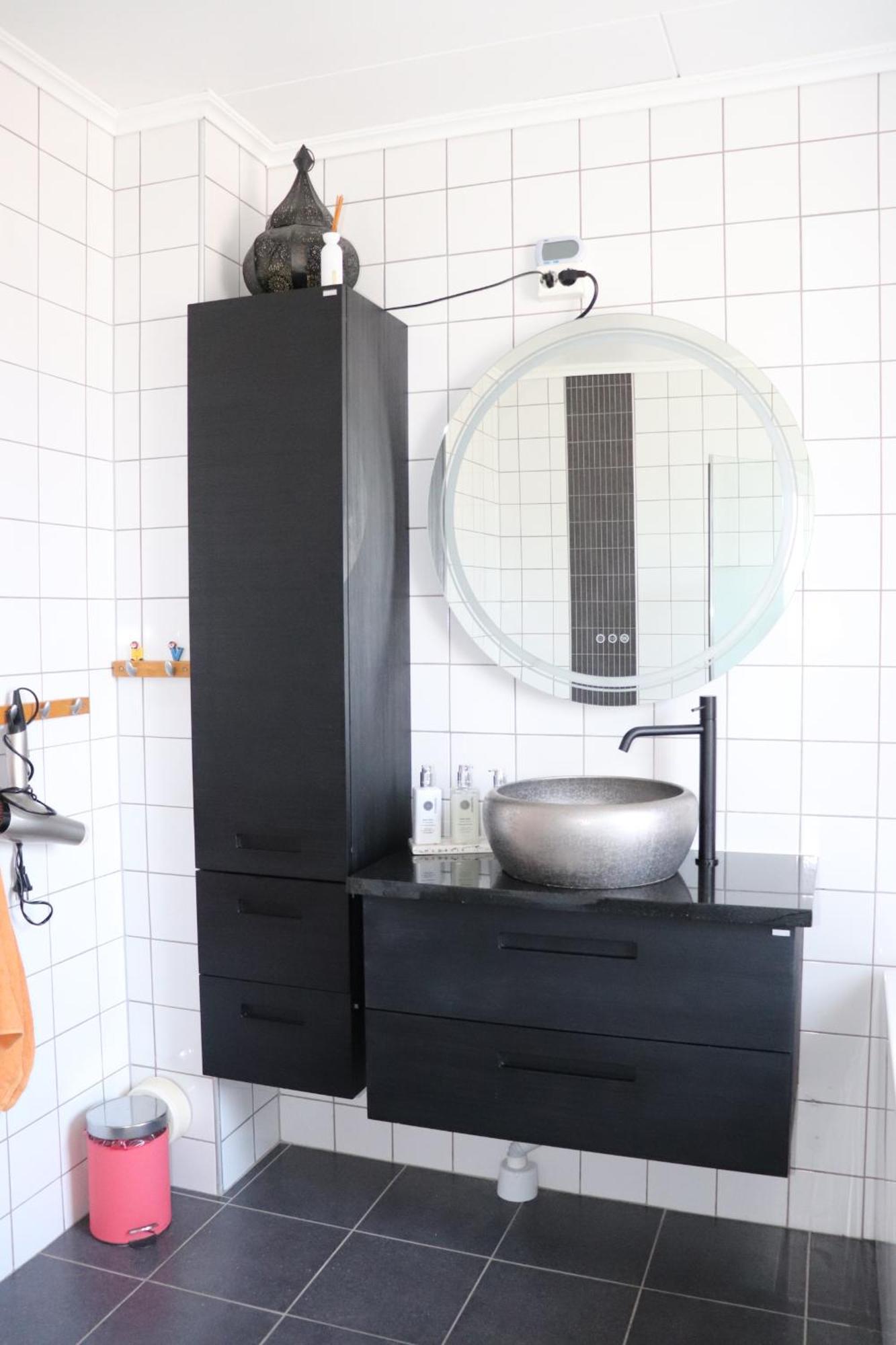 Lila Rummet - Rum Naera Bad Och Centrum, 1 Tr Upp - Saengklaeder & Handdukar Ingar Färjestaden Buitenkant foto