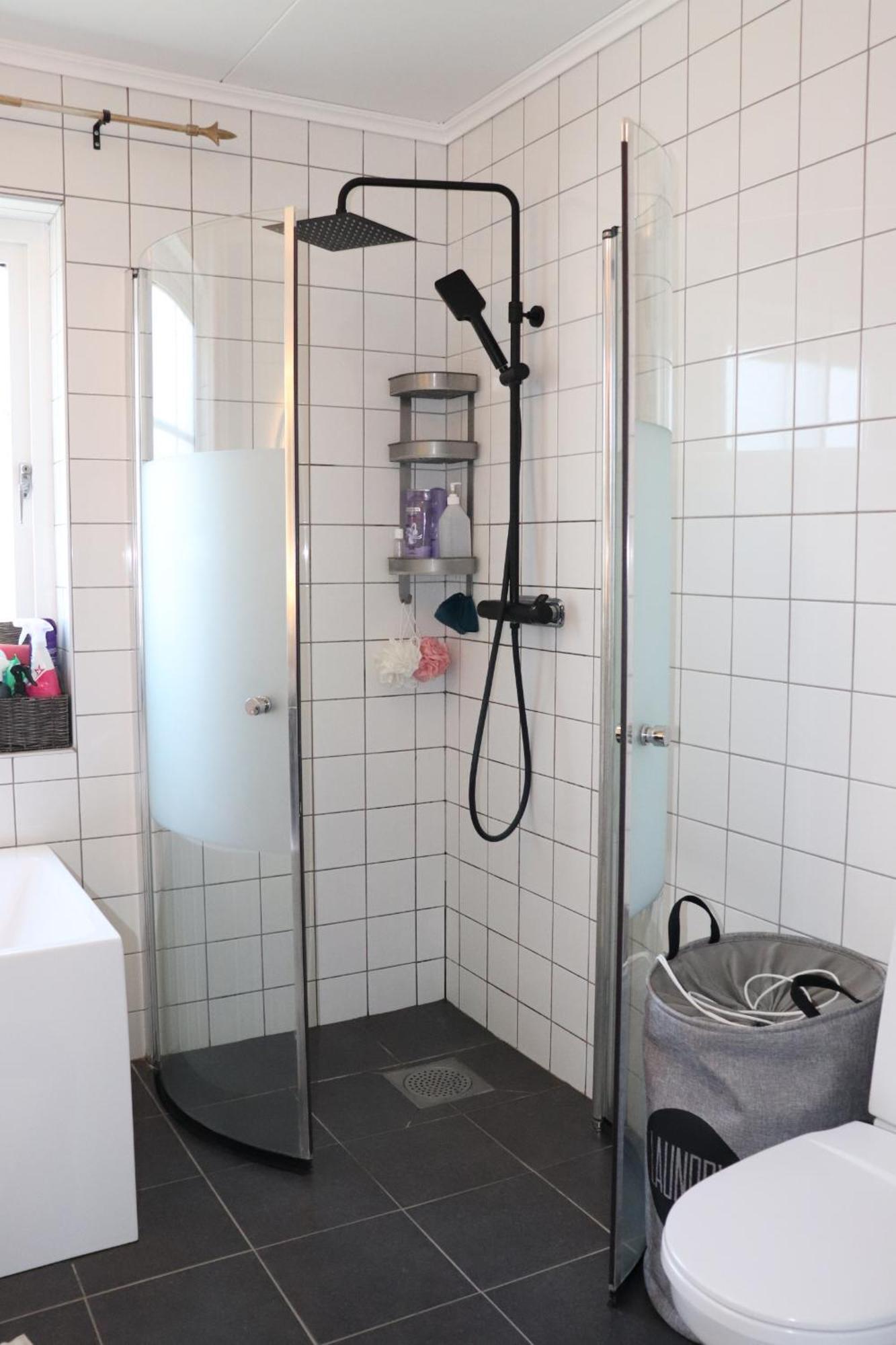 Lila Rummet - Rum Naera Bad Och Centrum, 1 Tr Upp - Saengklaeder & Handdukar Ingar Färjestaden Buitenkant foto