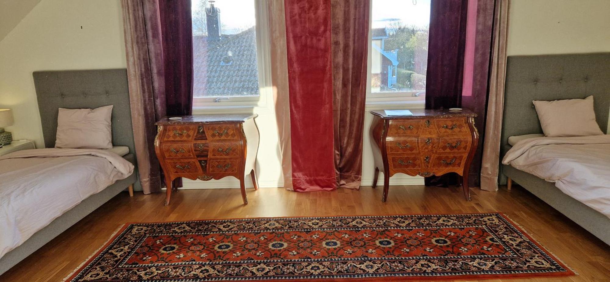Lila Rummet - Rum Naera Bad Och Centrum, 1 Tr Upp - Saengklaeder & Handdukar Ingar Färjestaden Buitenkant foto